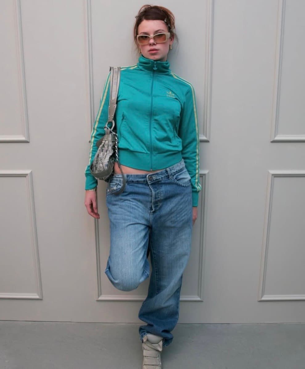 Influencerin in rebe Vintage Streetwear